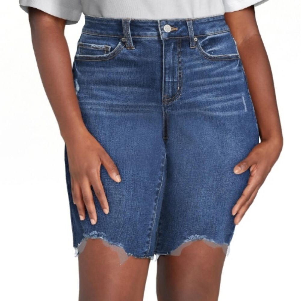 Women 18 NWT Hi Rise Bermuda Shorts Relaxed Stretchy Distressed Denim Cotton Y2K